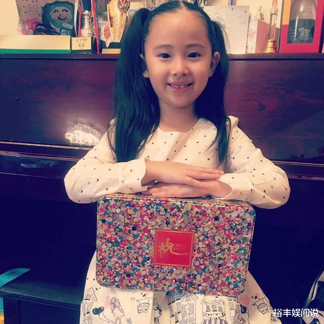 郭羡妮|港姐郭羡妮10岁女儿正式出道!导演盛赞其不怯场,颜值不输妈妈