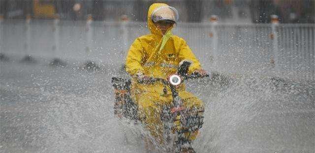 配音|有关部门下调外卖商家服务费，某团外卖股价大跌1600亿