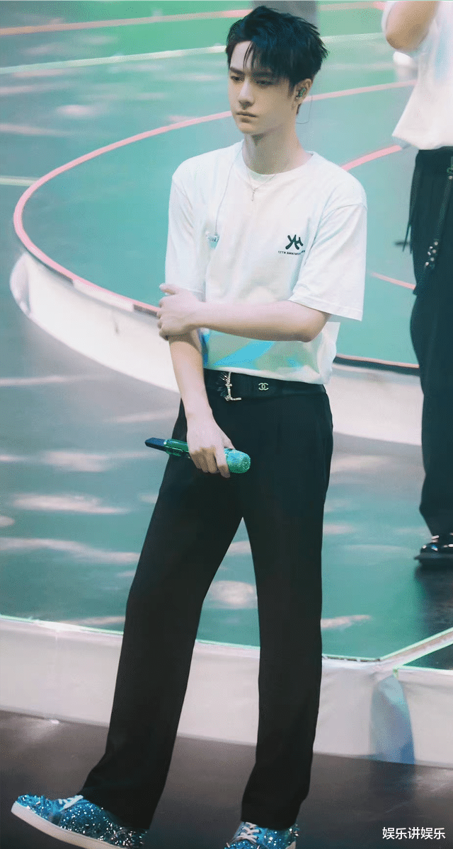 王一博|林雨申直播响起王一博《无感》，意外联动惊到众人，粉丝：没想到