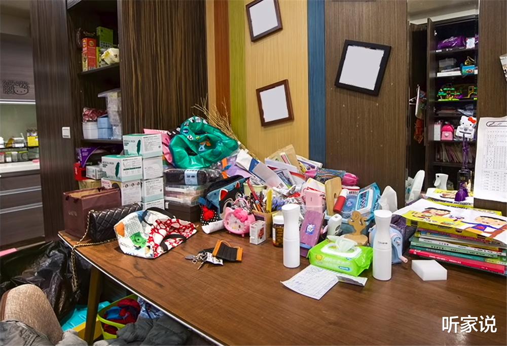 一家三口99㎡的家实在太乱，杂物如山，请9名整理师7小时收拾干净