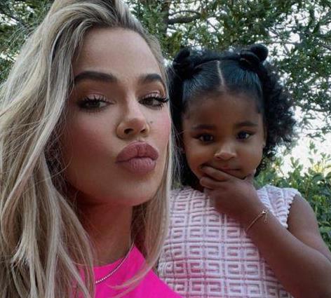 科勒·卡戴珊|科勒4岁卡戴珊3代，拎LV包全身上下都是名牌，从小就是富婆