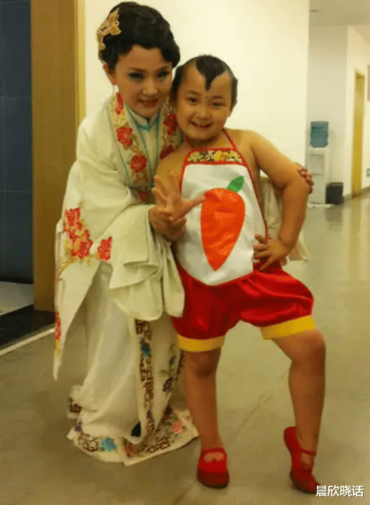 杨超越|著名童星邓鸣贺：离世7年后，爷爷不知悔改，妹妹的坚持让人泪目