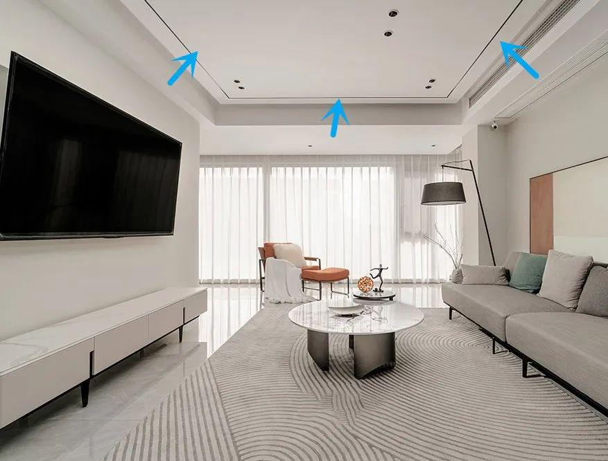 复杂的吊顶已经过时了,平顶+无主灯组合,简简单单还不压层高