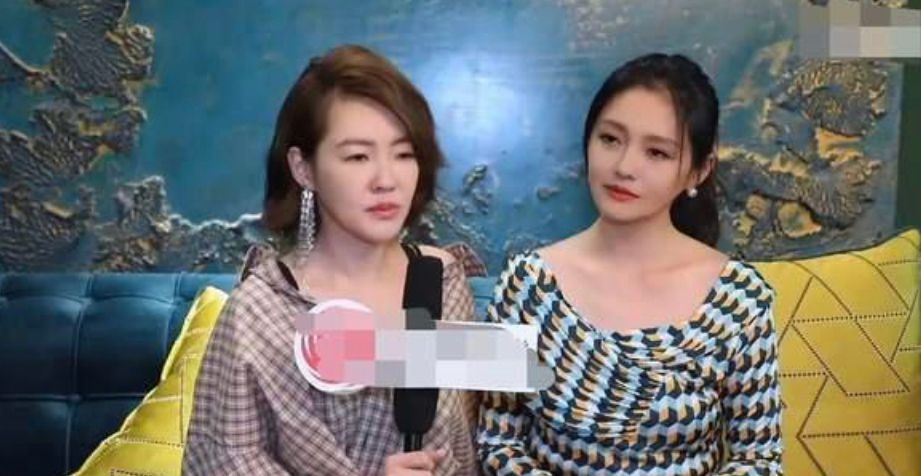 穿衣搭配 大S离婚后瘦了不少,穿印花裙配高马尾气质真好,45岁越活越年轻