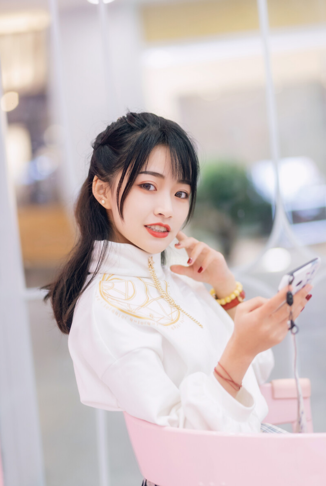 人像拍照如何拍才能上镜，自然漂亮，这10个姿势请记好
