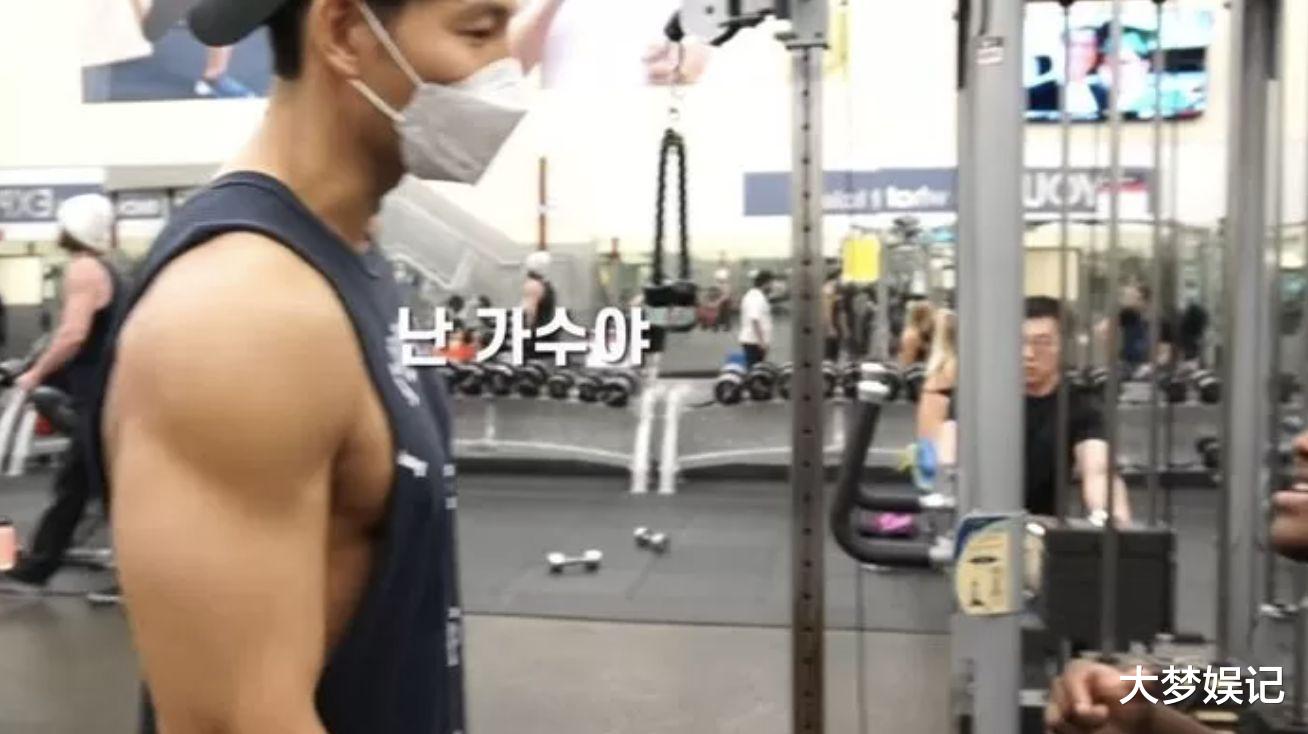 金钟国|赴美也要动起来！金钟国热情教健身：我是歌手，3位黑人问号了