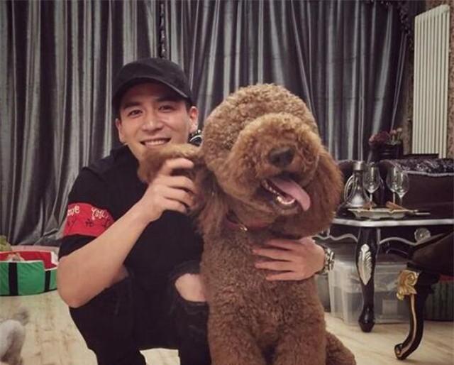 参观魏千翔住的豪宅，家里设有健身房坚持健身，难怪身材这么好