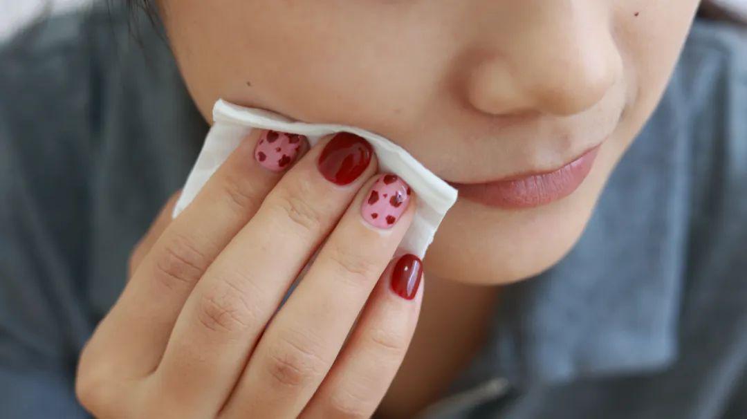 碳水化合物 30岁以上的女性，若能学会这3种护肤方式，或可使皮肤水嫩有光泽