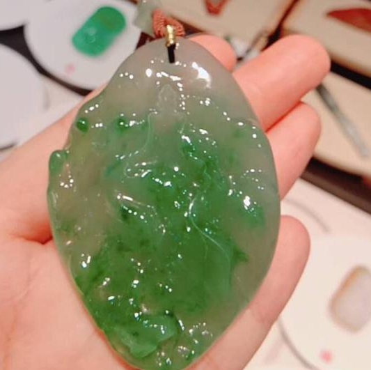 翡翠|翡翠龙虾的寓意，翡翠高货的意境美!