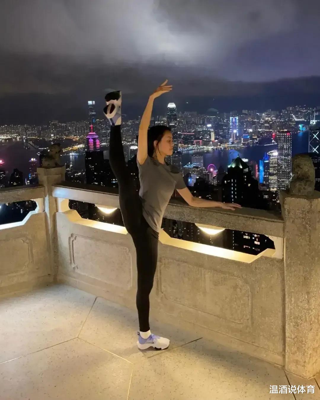 刘銮雄|刘銮雄的女儿才19岁,就已经这么漂亮了,开着4000万的游艇出海吹海风钓鱼了