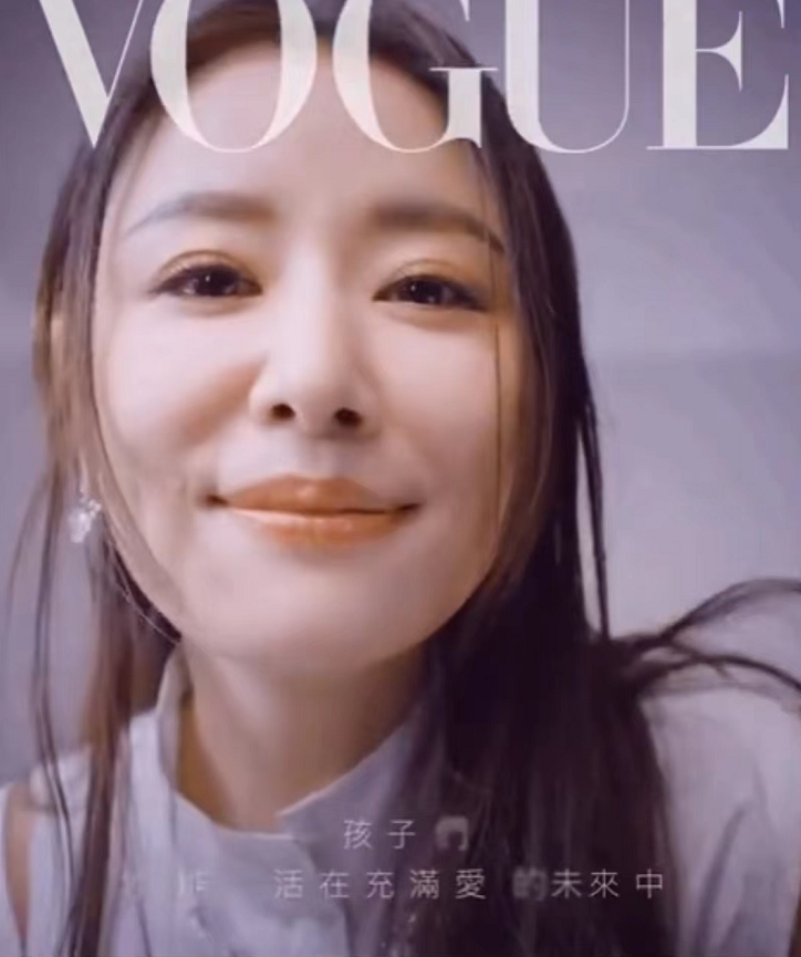 林心如|46岁林心如戴baby同款鸽子蛋钻戒拍大片！穿白裙颜值开挂，终于惊艳