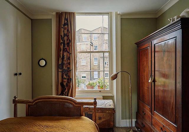 住房龄100多年的公寓,装修复古不显老,暖棕色调有气质,会着迷