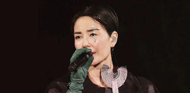 电影|王菲被曝冒用别人身份，是假歌手？女网友是碰瓷还是确有其事