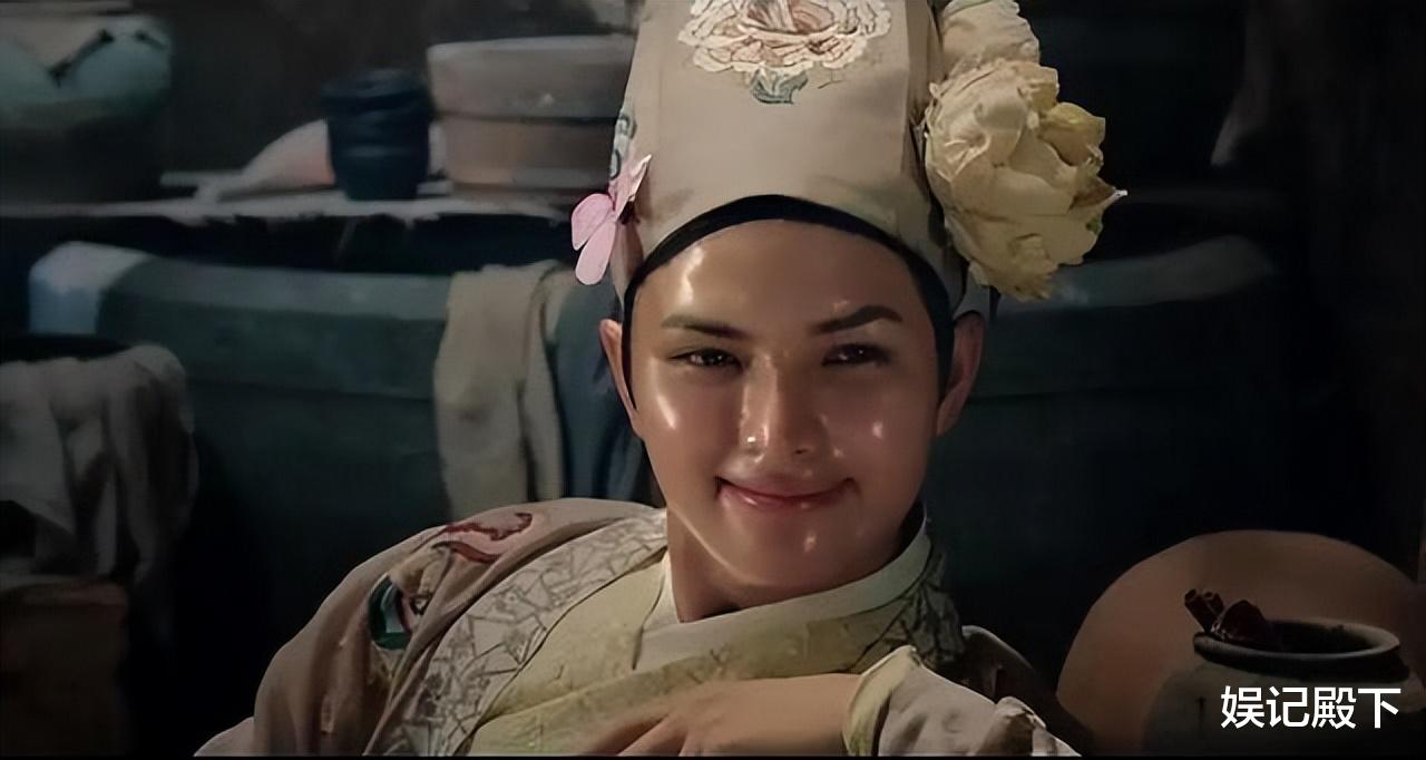 张雨绮|张雨绮整容过度脸部被破坏,油光满面似猪刚鬣,张翰都不如她油腻