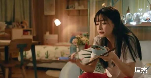 袁泉|国产职业剧真浮夸，穷人也开豪车住豪宅，一身衣服顶一套房，太假