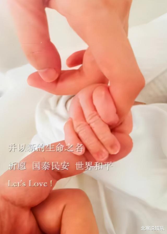 李亚鹏|李亚鹏现身医院照顾妻儿,喜悦之情溢于言表,二胎性别首曝光