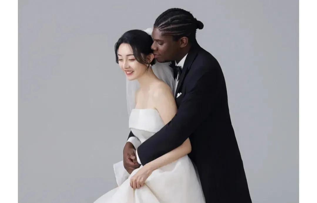 女网红嫁黑人,称很幸福!男友在伦敦有3套房,结婚按习俗给彩礼