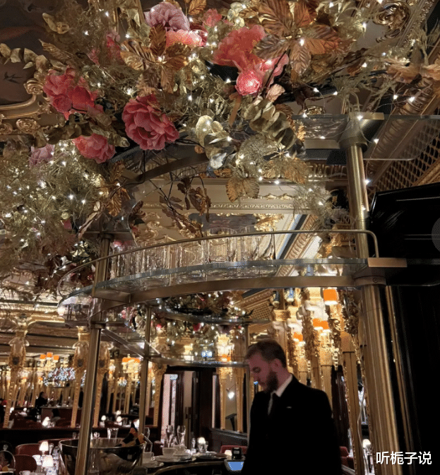 王诗龄|李湘与女儿在英国过春节!现身高档餐厅,王诗龄减重58斤很漂亮