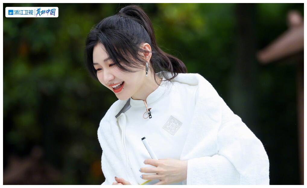 金靖的“使坏”，倪虹洁的“另类”，让这期《跑男》成功封神