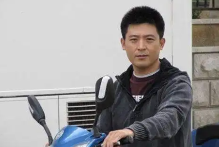 春晚|54岁春晚钉子户孙涛成“冻龄男神”,与初恋妻子相互扶持,羡煞旁人