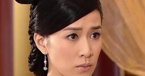 佘诗曼|“双料影后”佘诗曼:重返TVB电影城一日游,如今47岁已出道25年