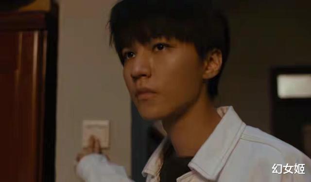 王俊凯|1个月，3位娱乐圈流量明星打响“翻身仗”，baby王俊凯干得漂亮！