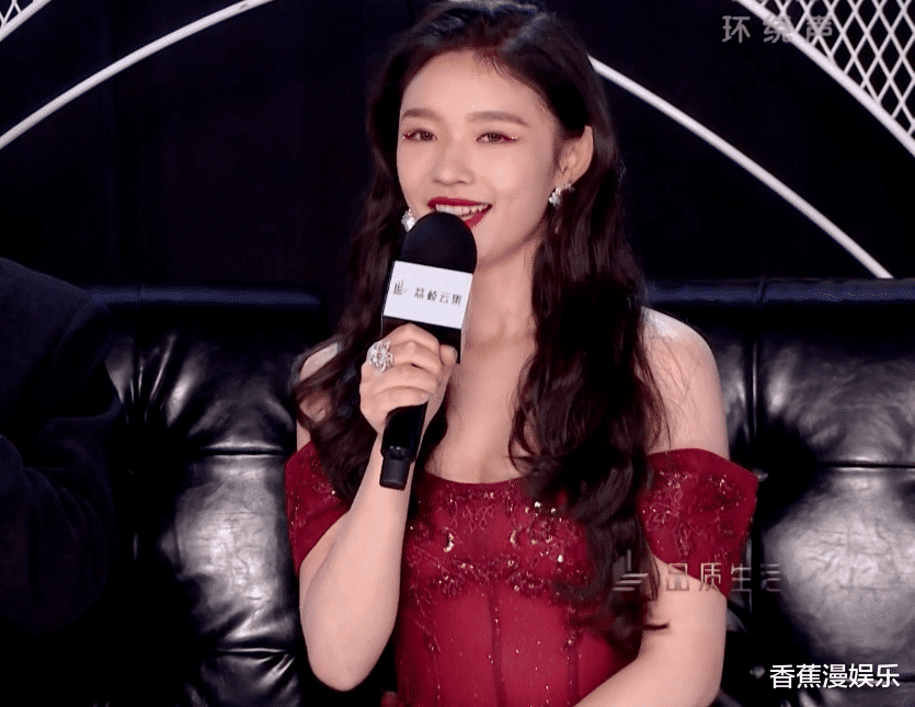眼影 26位女星跨年争艳大戏:杨幂穿貂,杨紫撩开刘海,一个比一个有招