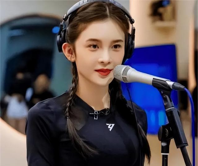 赵樱子|《无限超越班》中，赵樱子连续四次为自己争取机会，但都被拒绝了