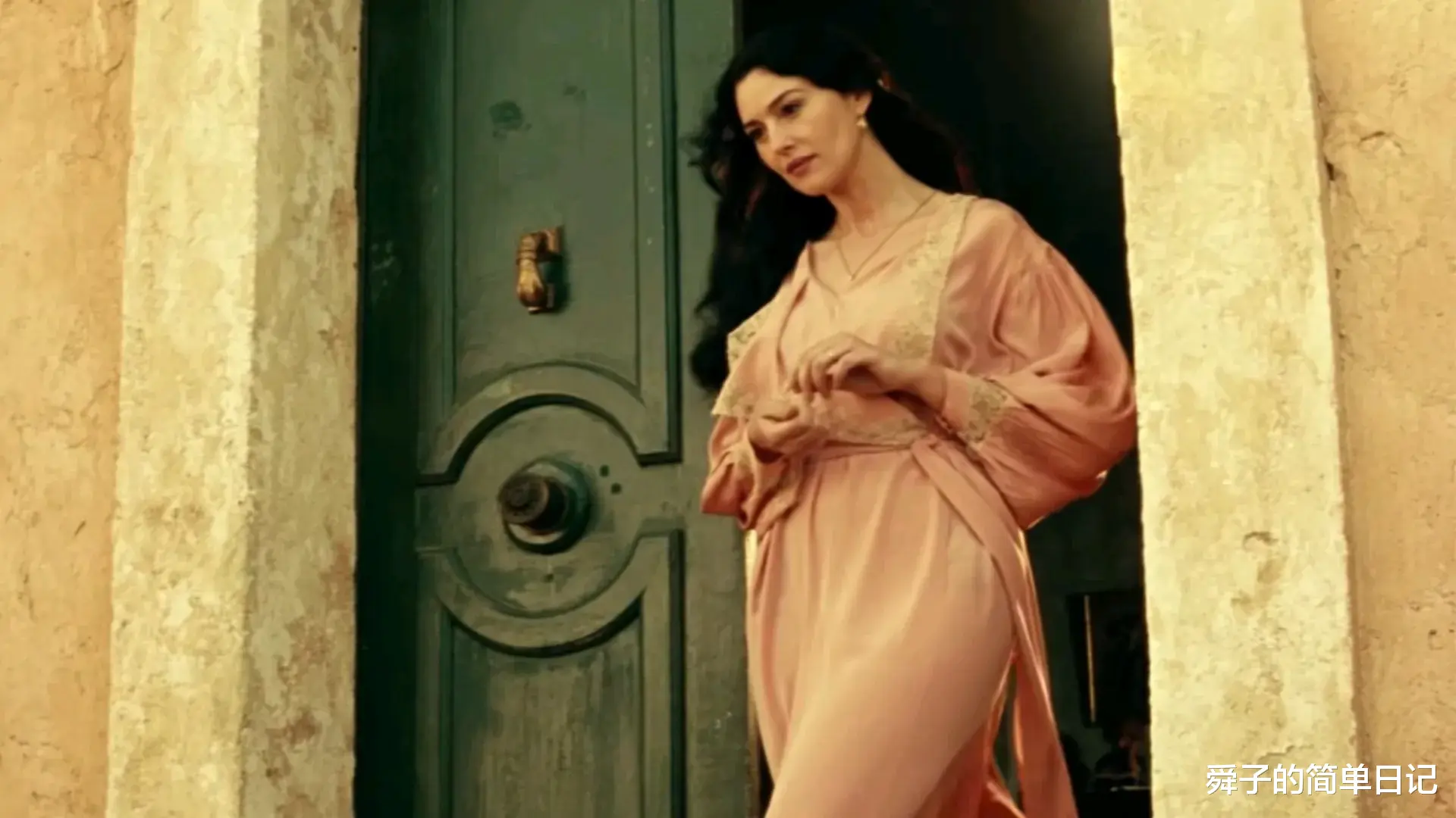 西西里的美丽传说|酷似莫妮卡·贝鲁奇的女孩,出演《西西里的美丽传说》,作品推荐