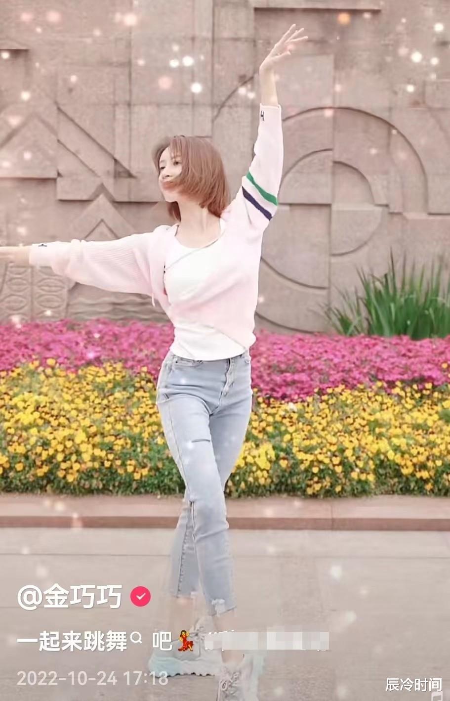 soul|47岁金巧巧户外跳舞好轻盈,皮肤白皙长腿瞩目,身姿优雅似少女