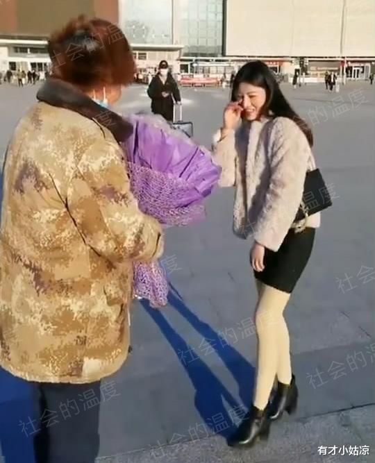 女孩网恋奔现见了个“爷爷”,有车有房却是这副模样