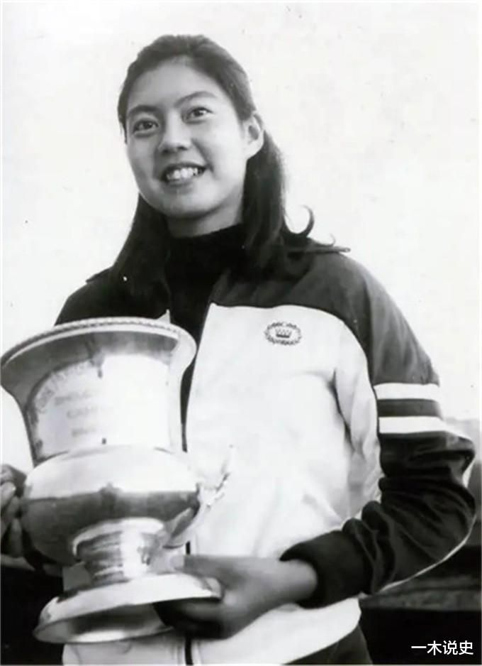 教练|40年前胡娜比赛中途叛逃美国，害惨中国队，后来却选择回国捞金