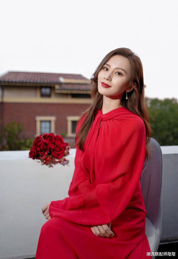 刘诗诗|刘诗诗大背头挺有财阀感,发际线让人羡慕,这造型没几个人能驾驭