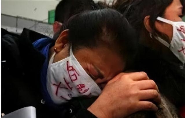 河南一男子患艾滋病被村民嘲讽,怒杀8人回顾,最小的受害者仅1岁