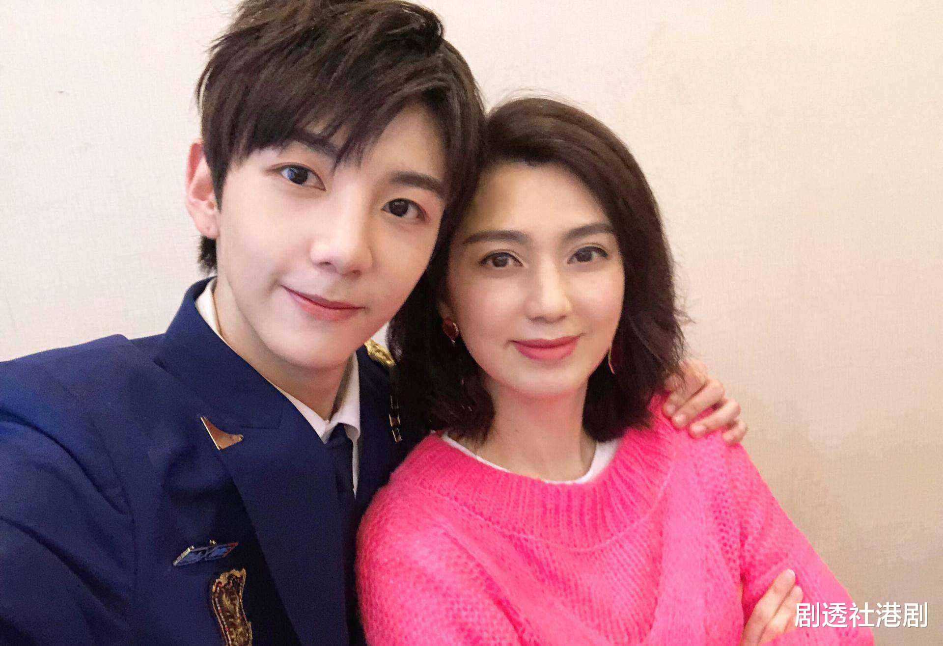 洪欣|知名港圈女神现身小县城商演!出场费高达60万,唱歌频频走音