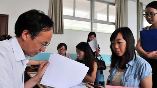 教师|中小学年年招聘教师，大量毕业生考教师编，为啥依然“教师荒”？