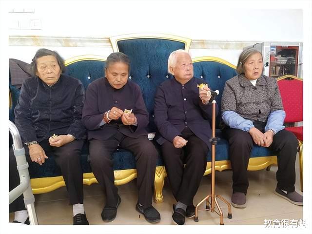 夫妻相守一生先后离世,无儿无女,离世后主动捐献遗体角膜