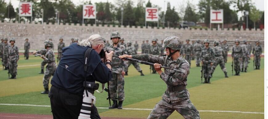 大学|高学历人才有福了,直招军官新出炉,年薪十五万,家属也有福利