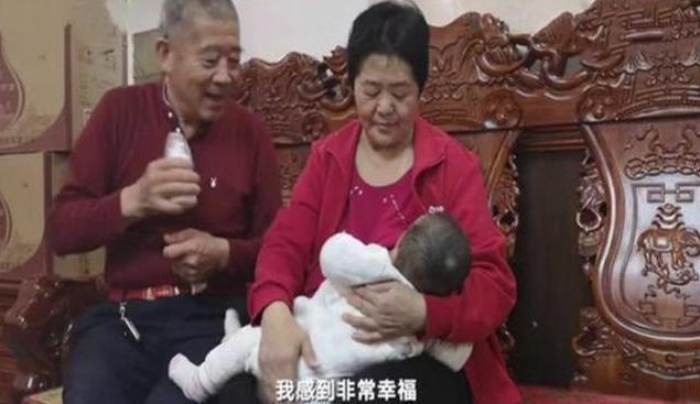 67岁田奶奶产女现状:大女儿成“宠妹狂魔”,丈夫称其年轻了20岁