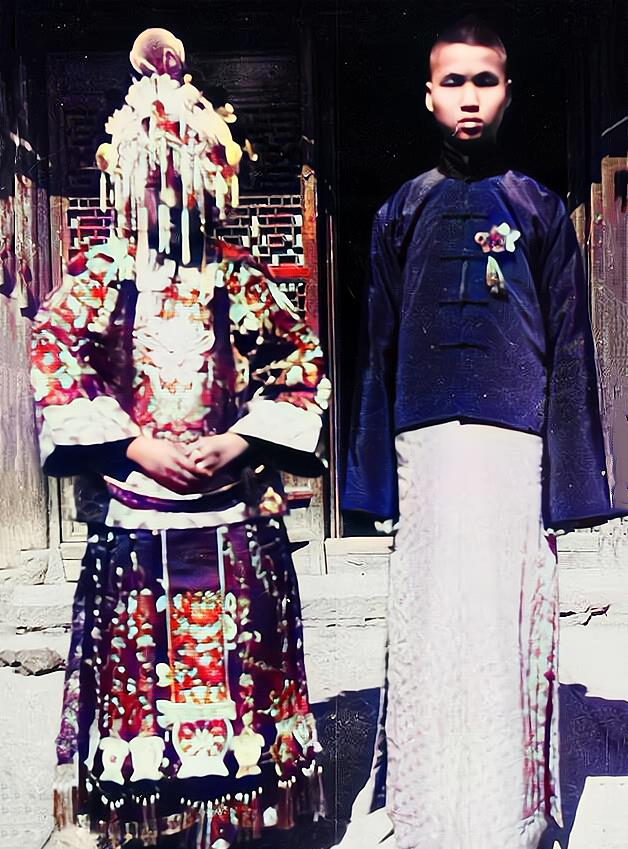 100多年前的福州,女子头顶箩筐出嫁,十一岁的新郎聪慧过人