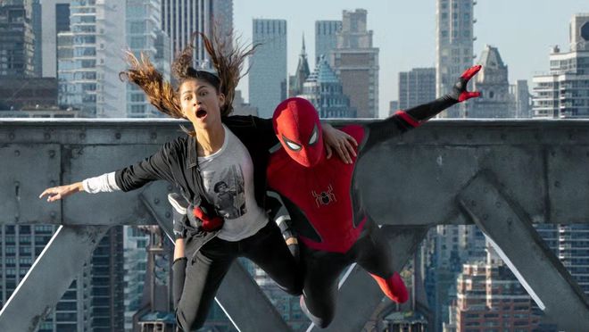 长津湖|吴京守擂失败，年度票冠被夺，57亿的《长津湖》难敌好莱坞大片