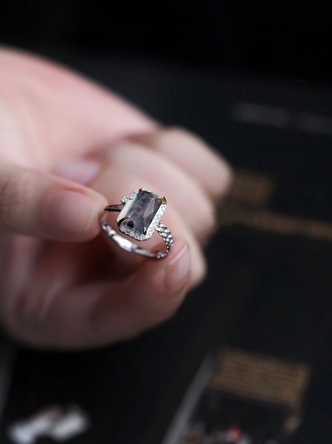 象牙|水墨画般的翡翠乌鸡种,浪漫且甜酷