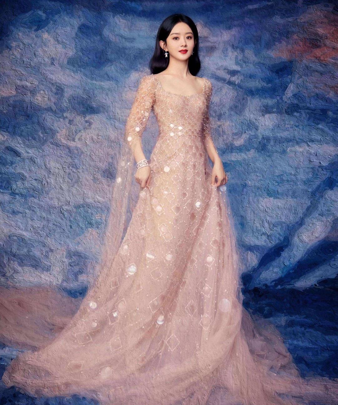 钻戒|赵丽颖“六登芭莎”,粉色透视纱裙尽显曼妙身姿,仙女下凡辛苦了