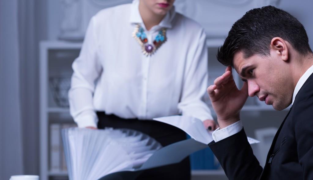 贞贞|职场小人多,这3种情况要注意,别中了小人的圈套也不知