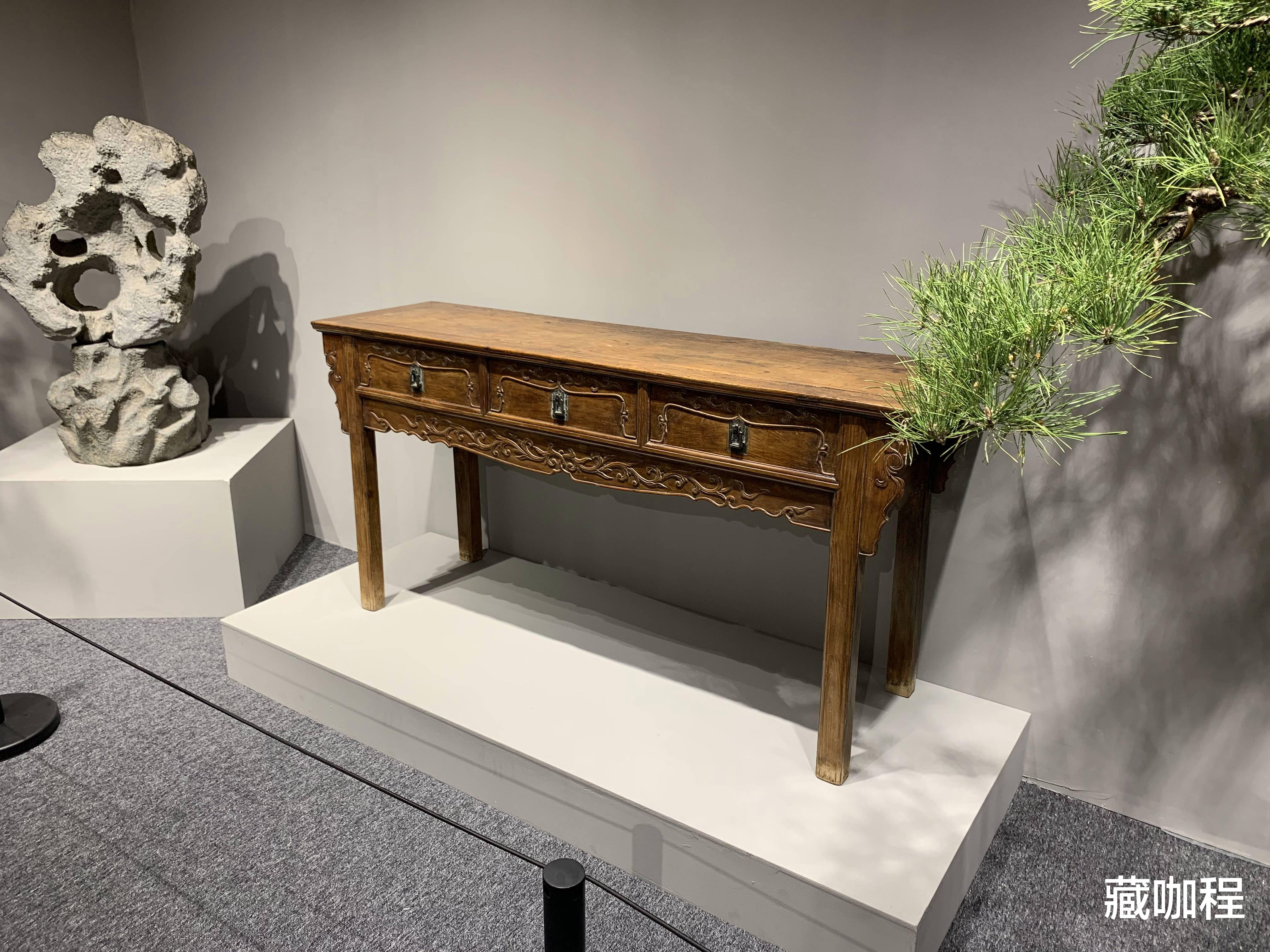 |无闷仓也不够宽,黄花梨闷户橱其实是抽屉桌