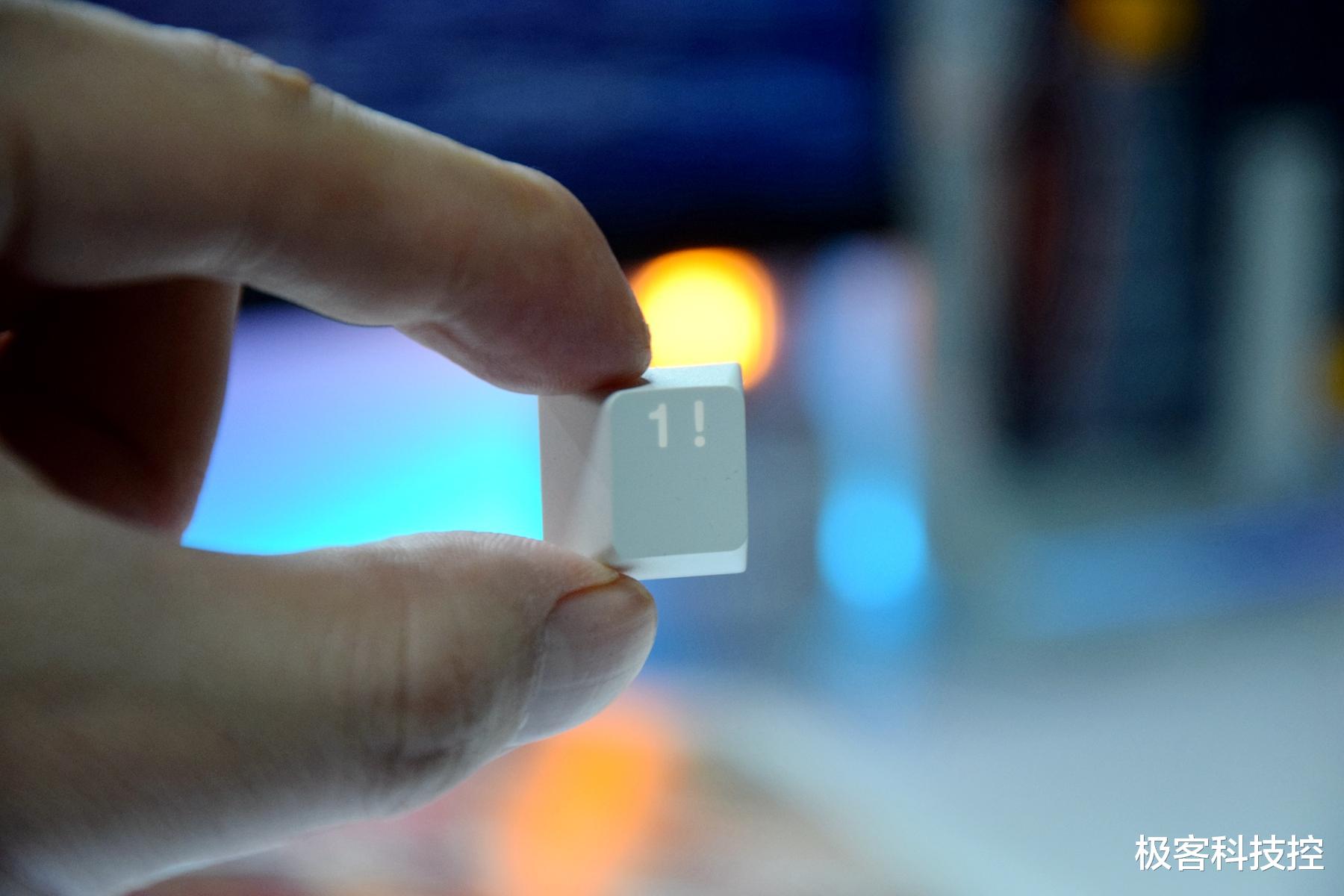 3g|超长续航,凯华定制TURBO轴体, 白色背光支持热插拔,这键盘太稳了