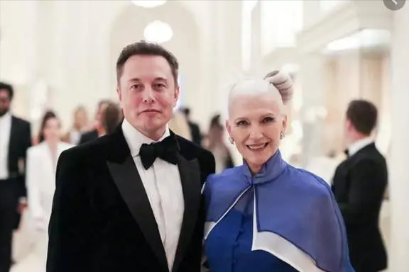 刘涛|马斯克29岁女友肤白貌美像芭比，与前妻2结2离，3段婚姻6个孩子