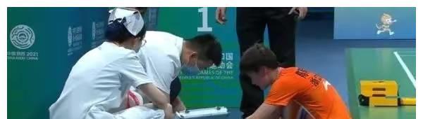 李宁|李宁官方女主播直播间反水，明星代言人华晨宇跪舔，一句话惹众怒