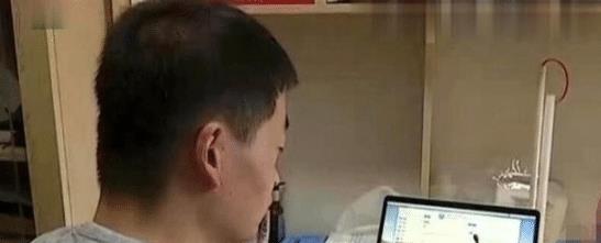 京东|男子网购1万多的“苹果”电脑，开机后一脸懵，京东：可以退换！