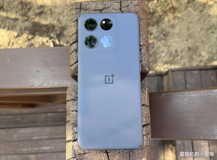 一加科技|5nm旗舰芯+12GB+256GB，现已跌至1999元，高性能手机价格亲民